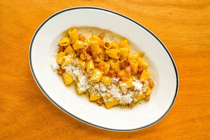 El plato estrella de ‘Tua Madre’: la carbonara alentejana
