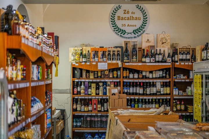Esta tienda de comestibles cuenta con una impresionante variedad de los mejores productos alentejanos