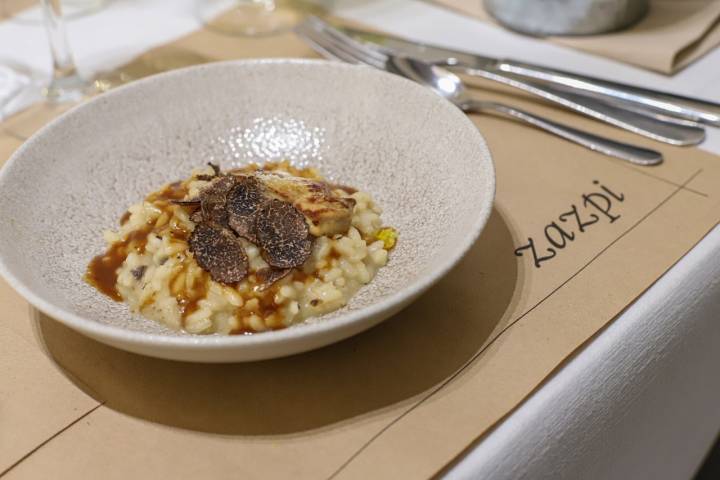 arroz con foie y trufas laminadas bar zazpi