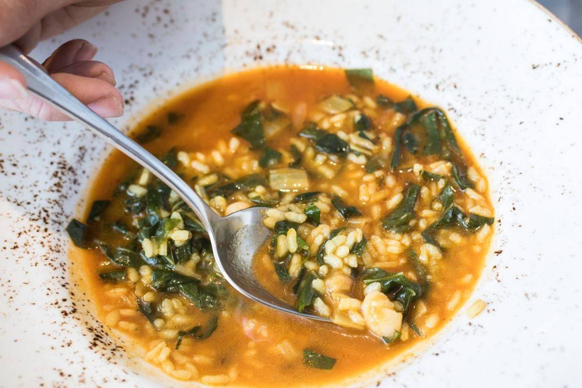 Plato de arroz con acelgas del restaurante 'La Marítima', en Valencia.