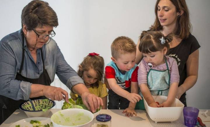 Sara, Hugo y Emilia disfrutan así de la cocina.