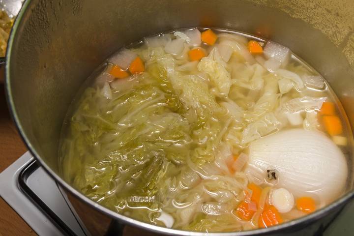 Así se hace la sopa de col de La Seu D’Urgell.