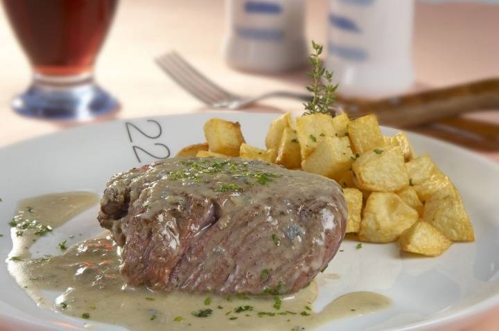 El cabrales es perfecto para acompañar carnes. Foto: Agefotostock