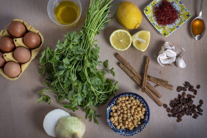 sopa garbanzos huevo y limon ingredientes