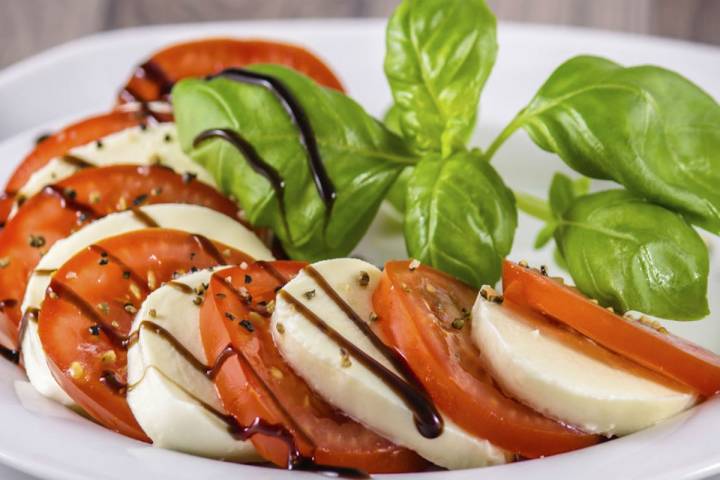 Ensalada de tomate y mozzarella.