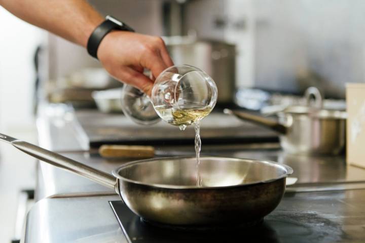 En 'Cal Ton', como buen restaurante del Penedés, se integra el cava en los platos.