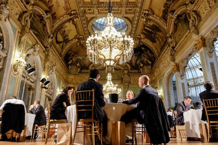 Las catas a ciegas para el concurso se celebran en la Sala Real del Casino de Madrid.