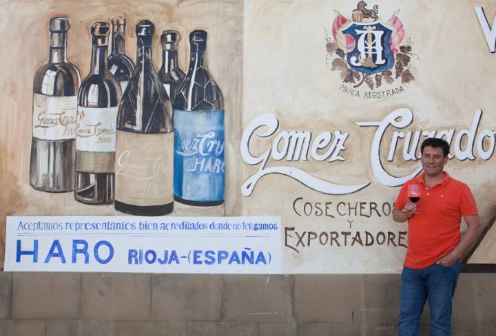 Bodegas centenarias de Haro: Gómez Cruzado (anuncio en fachada)