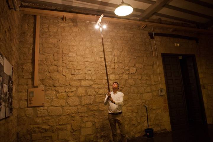 Bodegas centenarias de Haro: La Rioja Alta (palo de la electricidad)