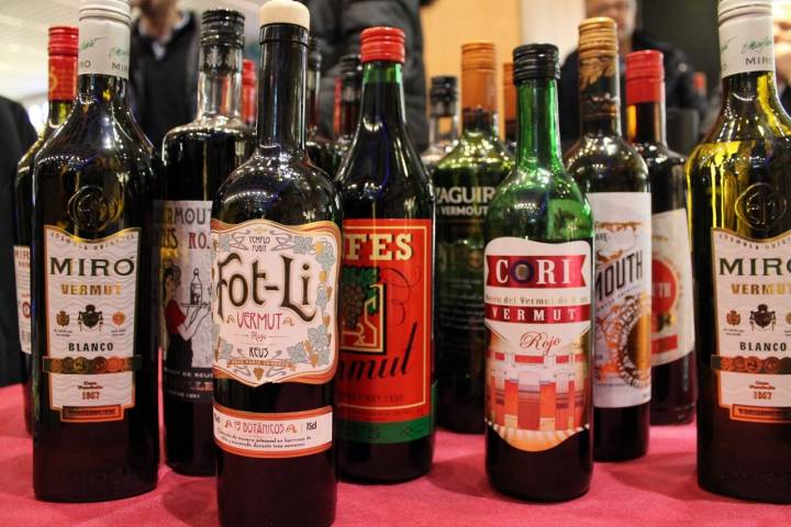 La enorme variedad existente vermús sorprende a los asistentes. Foto: Va de Vermut.