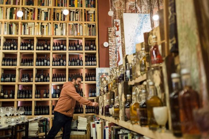 Vinatería Yáñez (Zaragoza): espacio dedicado al arte y las cervezas artesanas