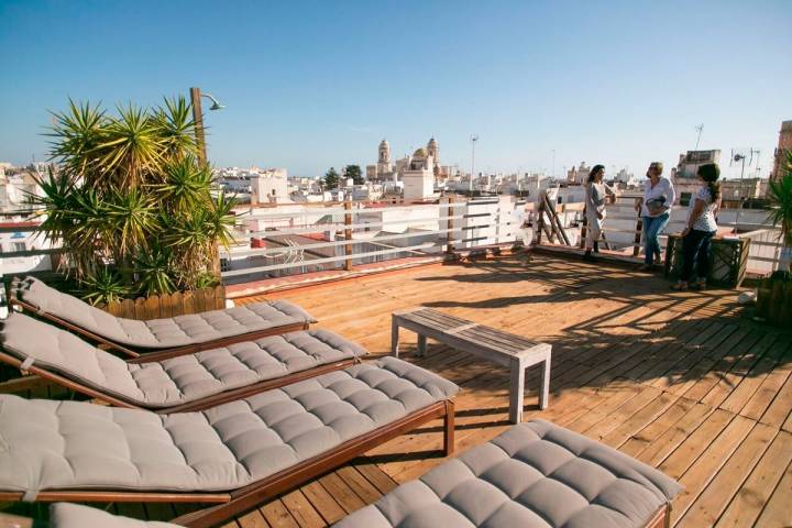 La Bella Escondida: Azotea de La Bella Escondida, con hamacas y ducha, donde se consigue una vista 360º de la ciudad. Foto: Juan Carlos Toro