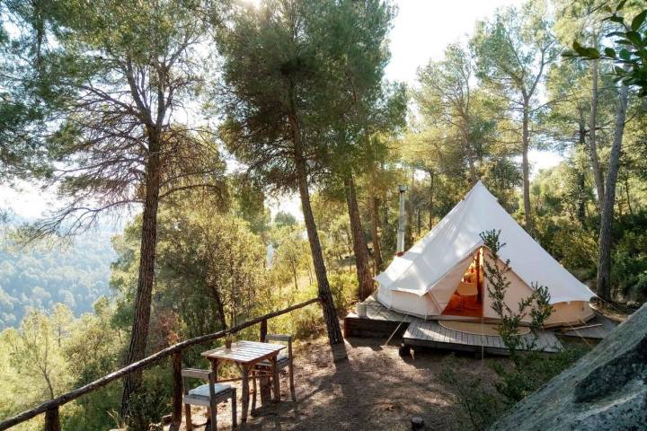 Forest days, en Lleida, es uno de los glampings que deberías conocer este verano. Foto: Forest days