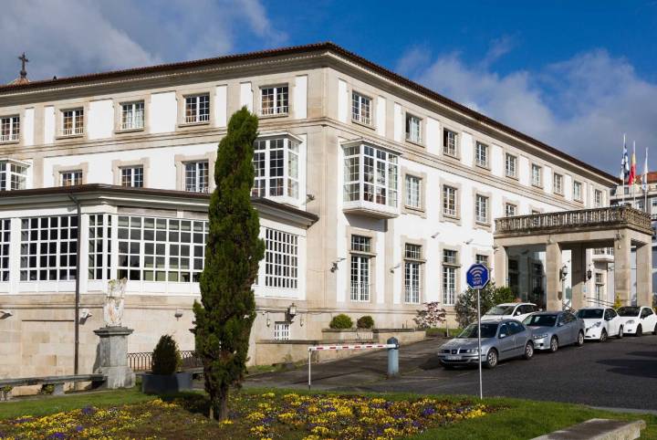 Fachada del Parador, que se construyó en 1960.