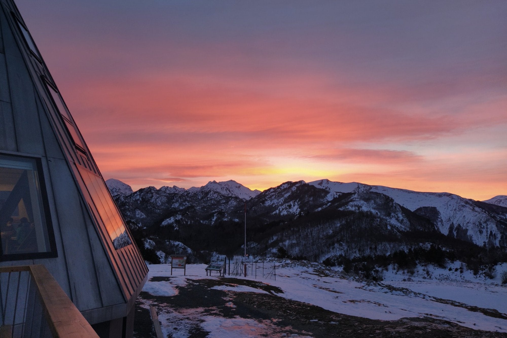 Amanecer en el refugio de Belagua