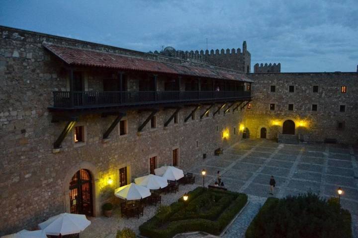 El patio de armas desde el balcón de una de las habitaciones. Foto cedida