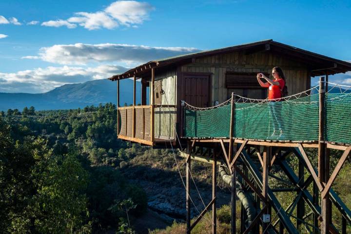 ¿Te imaginas así, flotando sobre un paisaje otoñal?

​