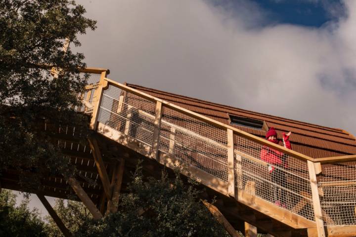 Tanto las escaleras como los balcones están protegidos por redes de seguridad.