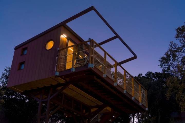 Cabaña panorámica de noche