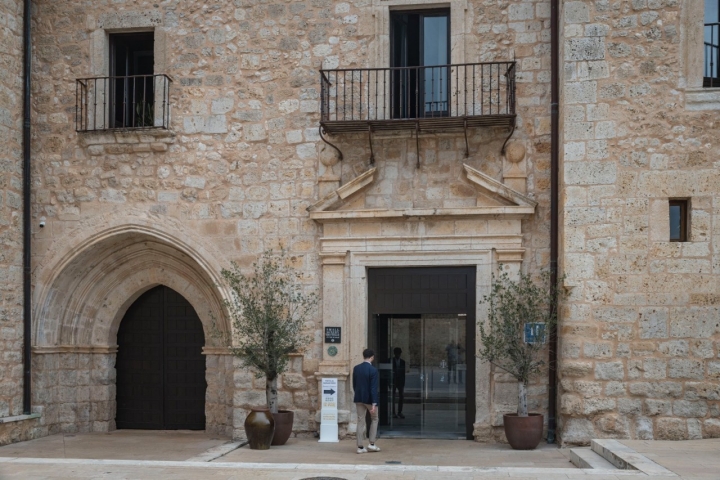 Entrada del hotel Castilla Termal Monasterio de Valbuena (Valladolid).