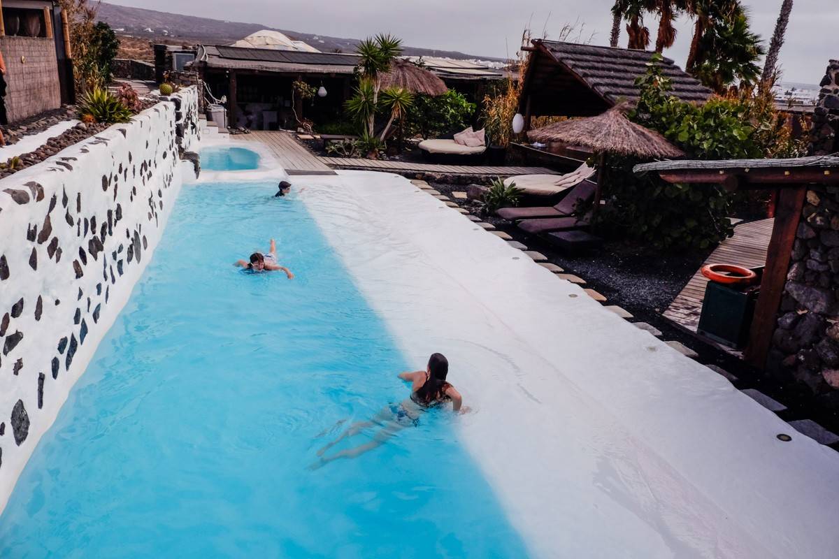 Los niños pasan horas y horas en la piscina de la ecofinca.