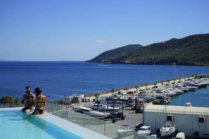 piscina aguas de ibiza