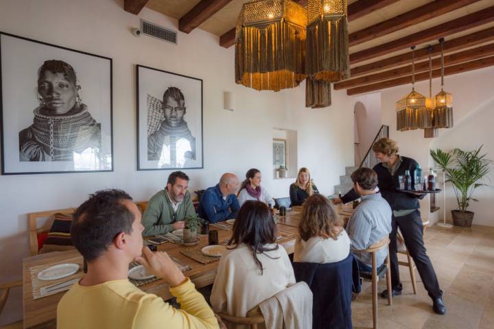 Una oferta de desayunos, carta y menú del día con productos locales y ecológicos. En un futuro, piensan contar con huerto propio.