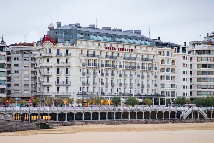 Este histórico hotel cumple ya 150 años, aunque no siempre ha estado frente a La Concha.