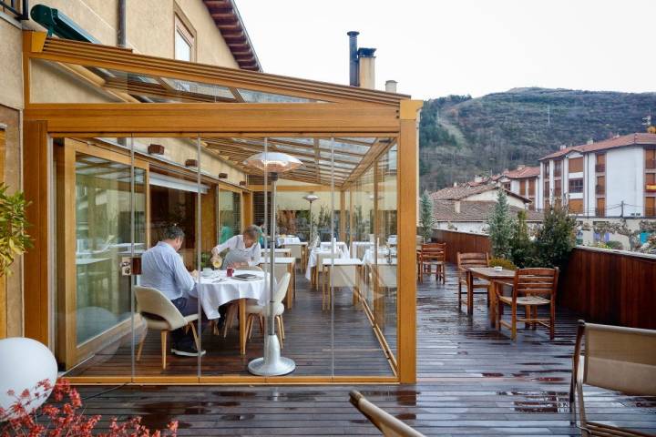 Hotel Echaurren. Terraza de zona de desayunos