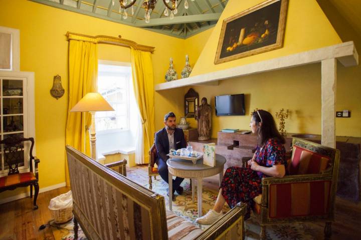 La antigua cocina de la hacienda se ha recuperado y funciona como salón en una de las estancias.