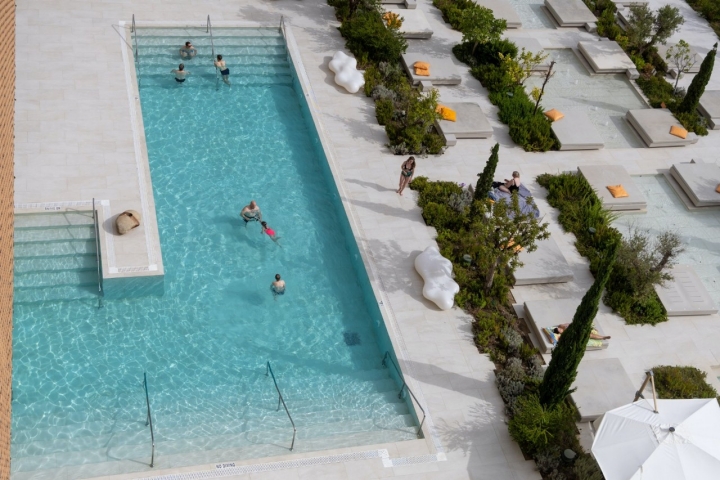 Piscina del hotel Higueron de Fuengirola (Málaga).