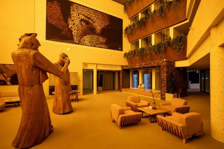 Hall de la torre Leiro del hotel Higueron de Fuengirola (Málaga).