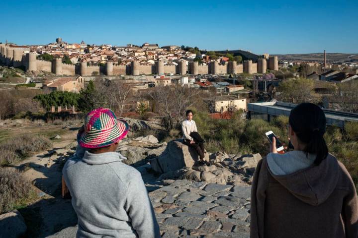 El enclave es perfecto, a los pies de la muralla medieval.