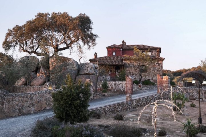 Al atardecer, las casas rurales ganan también en belleza.