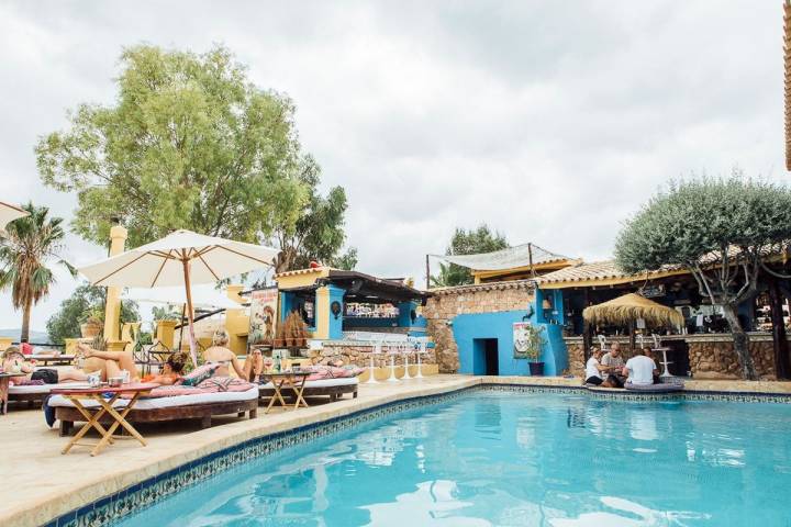 La piscina y Pool Bar del hotel.