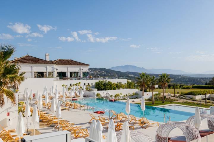 Una de las piscinas del hotel SO/Sotogrande , Cádiz 