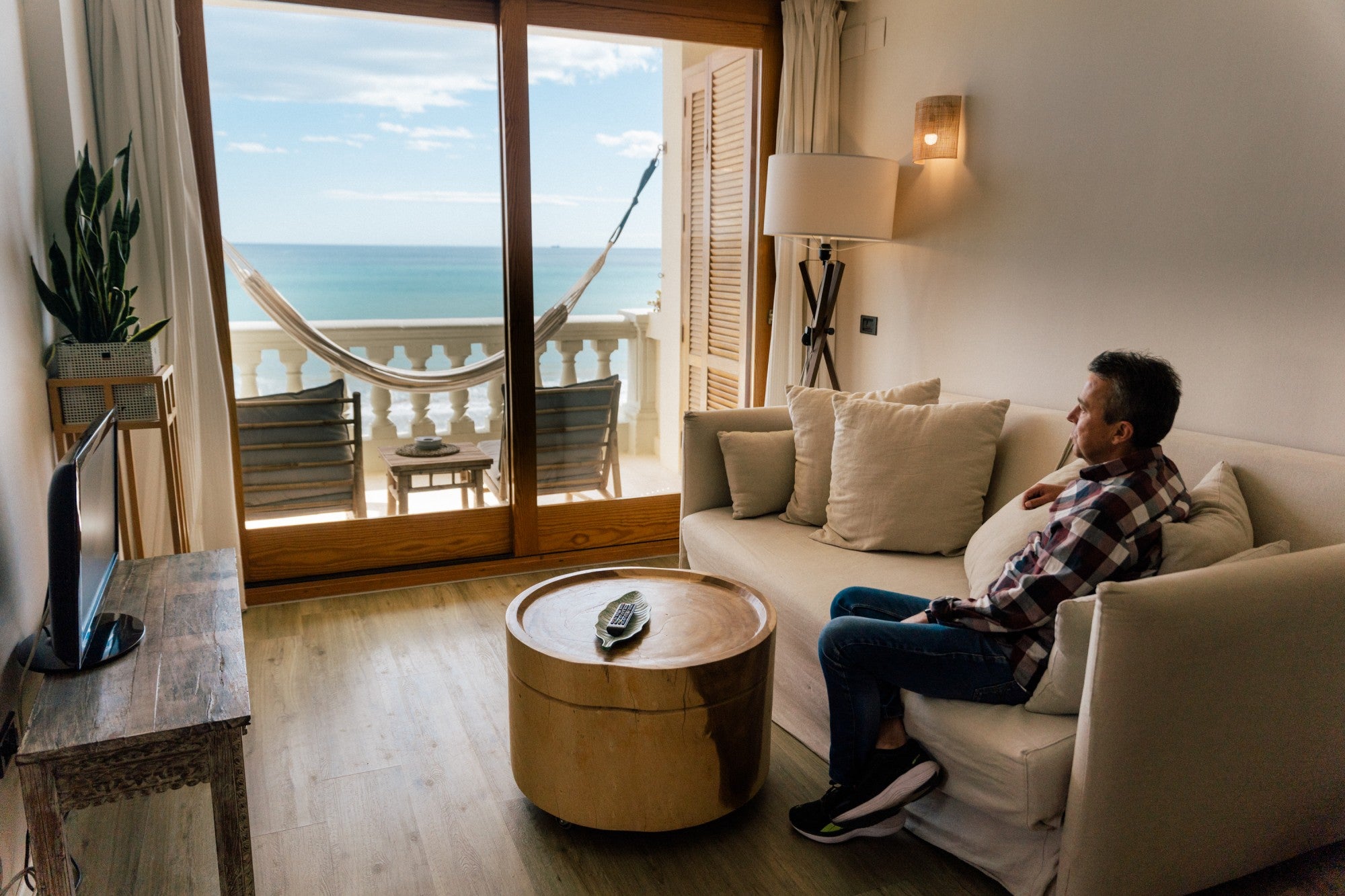 Salón de unas de las habitaciones del hotel Voramar de Benicasim (Castellón)