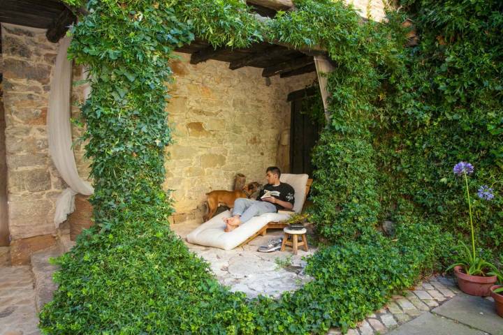 Hay patios en los que merece la pena quedarse a descansar. Foto: José García.