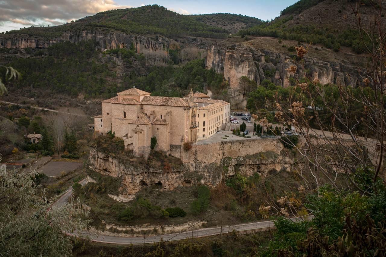 ¿Qué tienen que ver Felipe y Letizia, José Luis Perales y un esclavo negro? Todo lleva al Parador de Cuenca