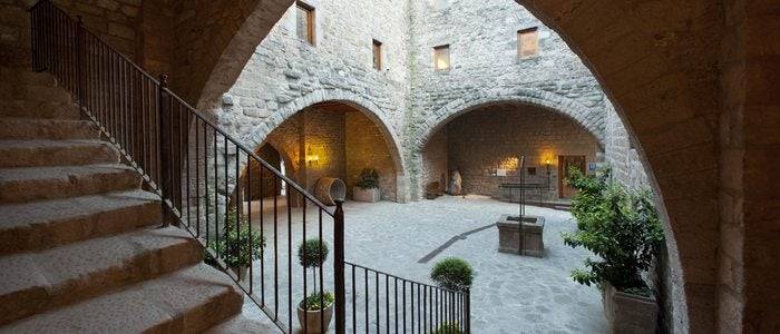 Patio interior del Parador de Cardona. / Cedida por: Paradores de Turismo.