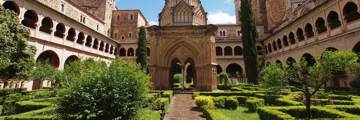 Cinco monasterios para dormir como un bendito