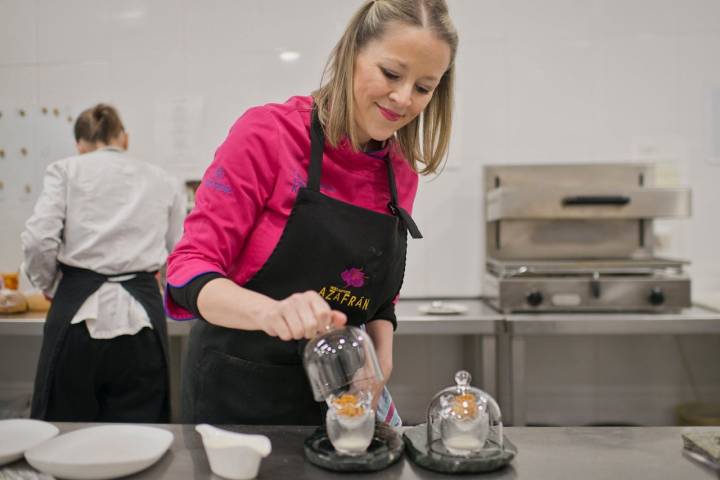 En la cocina de 'Azafrán' solo hay mujeres, capitaneadas por Teresa Gutiérrez. Foto: Sofía Moro.