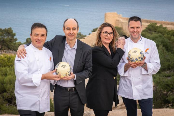 David García y Juanma del Rey de 'El Corral de la Morería' y Cristina Díaz y Fran Martínez de 'Maralba' en el Castillo de Santa Bárbara.