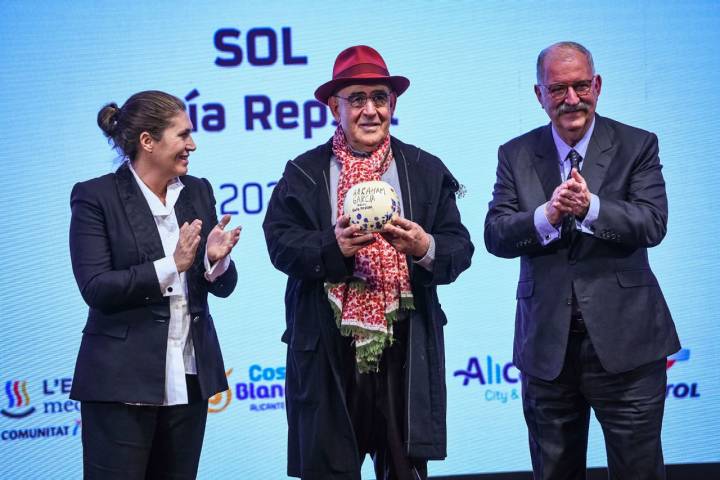 Abraham García junto a Maca de Castro y Pedro Subijana.