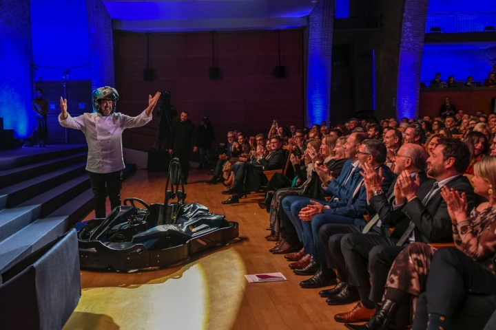 Nando Jubany llegó en kart a la gala.