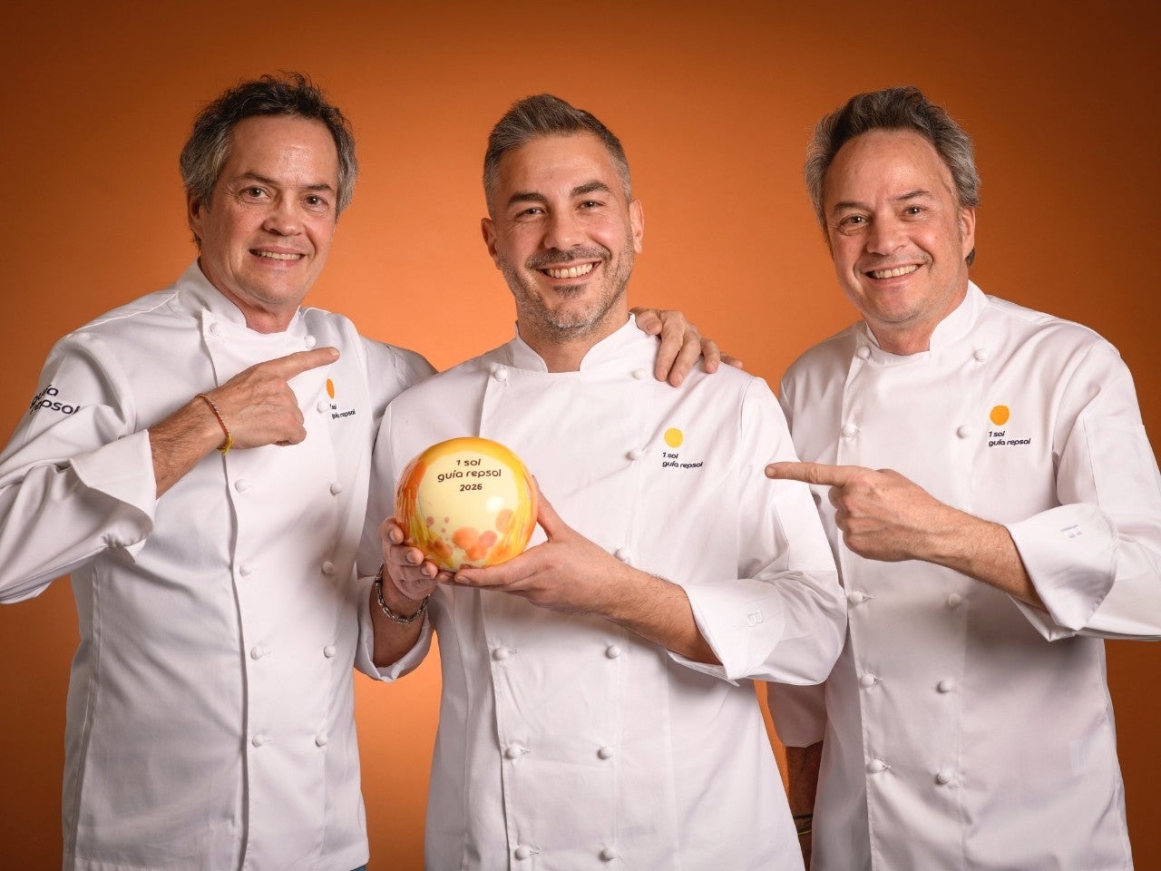 Matteo Frigoli y los hermanos Javier y Sergio Torres, del restaurante Eldelmar (Barcelona).