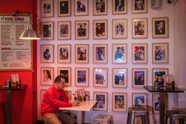 Fotos de artistas en El Bar de Eric de Granada.