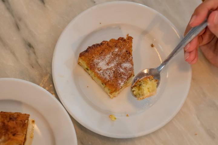 El flaó, con queso y hierbabuena, es un postre típico de la isla. 