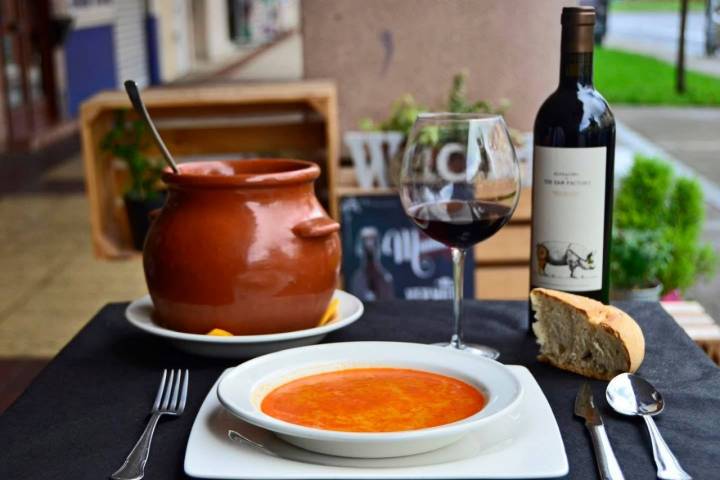 En ‘El Desfiladero’ solo había cocido los miércoles y los domingos, ahora lo elaboran cada día. Foto: Facebook ‘El Desfiladero’ / Sergio García Pariente