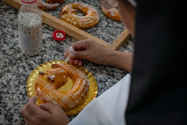  Monasterio Comendadoras de SantiagoSor María Auxiliadora)Mantecados, alfajores, roscos, anguila de mazapán para pinta